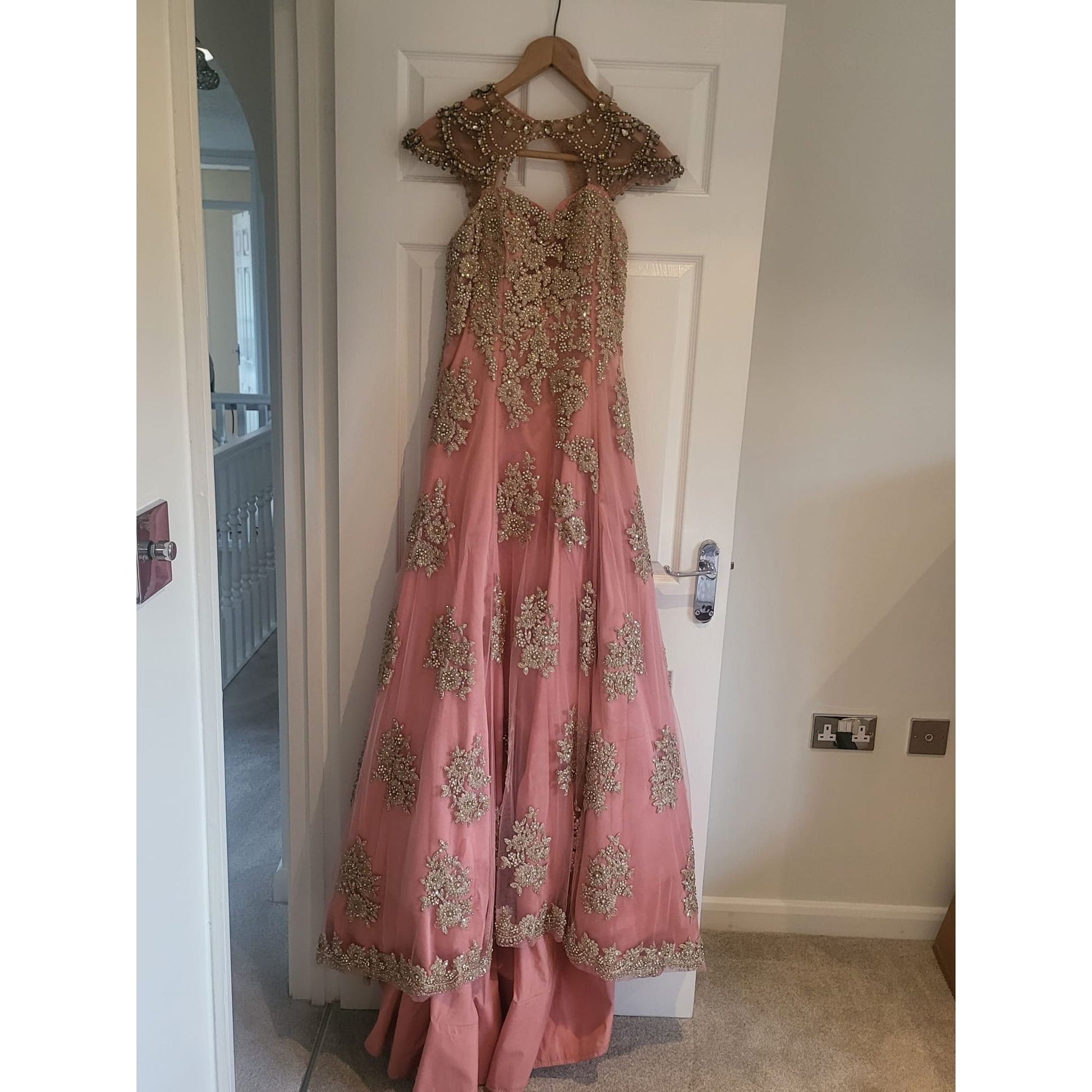 Stunning gown worn once - long trail size 10/12 - 3